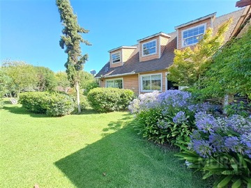 Casa en venta en Camino Carampangue esquina El Castillo, Isla de Maipo - 5 dormitorios, 5 baños