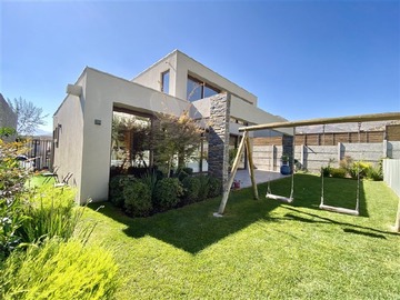 Casa en venta en Chamisero 16663, Colina - 4 dormitorios, 4 baños