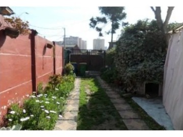 Casa en venta en Luis Cruz Martínez, La Florida, Región Metropolitana de Santiago 8240000, Chile, La Florida - 4 dormitorios, 2 baños