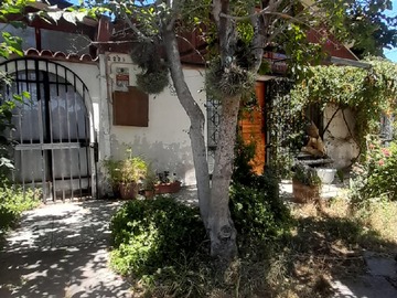 Casa en venta en 4 Norte 2225, Macul, Región Metropolitana de Santiago 7810000, Chile, Macul - 2 dormitorios, 1 baño
