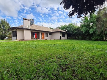 Casa en venta en Parcela 4 hectáreas con casa sólida y regularizada, Melipilla - 4 dormitorios, 2 baños