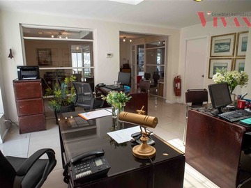 Oficina en arriendo mensual en Kennedy con La Aurora, Vitacura - 3 dormitorios, 2 baños
