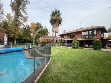 Casa en venta en Santa María Manquehue, Vitacura - 7 dormitorios, 7 baños