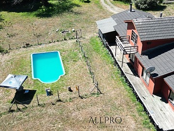 Casa en venta en Casa amplia, 2 cabañas y galpón, sector candelaria, Pucón - 4 dormitorios, 3 baños