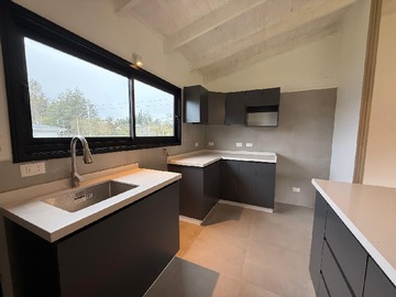 Casa en arriendo mensual en Candelaria, Pucón - 4 dormitorios, 4 baños