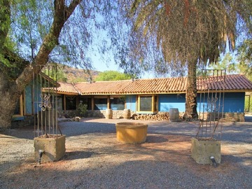 Casa en venta en Camino Hacienda Chacabuco, Santiago - 6 dormitorios, 5 baños