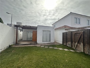 Casa en arriendo mensual en Comoda cabaña ubicada en la serena golf cuanta con livin comedro, una habitacion un baño, La Serena - 1 dormitorio, 1 baño