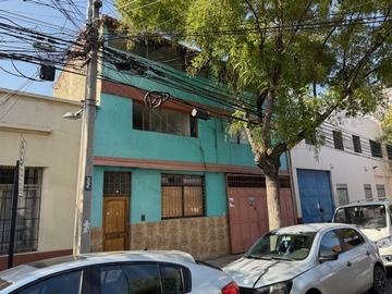 Galpón en venta en Oportunidad inversionistas: Propiedad industrial con uso mixto (Residencial/Bodegaje). Padre Orellana, Maule con Portugal, Santiago - 2 dormitorios, 3 baños