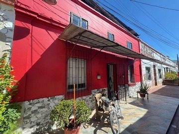Casa en venta en Obispo Umaña 56, Estación Central - 8 dormitorios, 4 baños