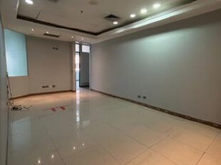 Oficina en arriendo mensual en Av. Kennedy 5741, Las Condes - 2 baños