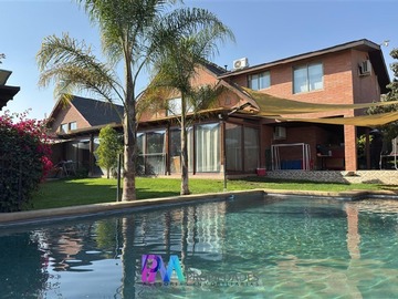 Casa en venta en Por Avenida quebrada de macul, Peñalolén - 9 dormitorios, 5 baños
