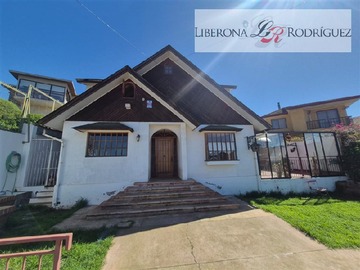 Casa en venta en Amplia casa en Los Almendros, Reñaca, Viña del Mar - 7 dormitorios, 4 baños