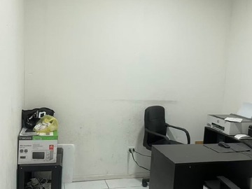 Local Comercial en arriendo mensual en Metro u de santiago, Santiago - 4 dormitorios, 2 baños