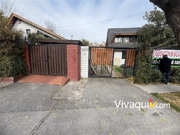 Casa en venta en Rio Loa 8667, Las Condes - 4 dormitorios, 2 baños