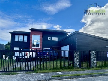 Casa en venta en Barrio Centenario, Puerto Varas - 4 dormitorios, 4 baños