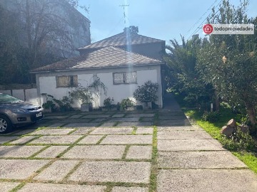 Departamento en venta en Moneda 1953, Santiago - 3 dormitorios, 2 baños