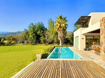 Casa en venta en Preciosa y moderna casa en Las Brisas (121548), Colina - 5 dormitorios, 5 baños