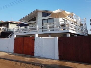 Casa en arriendo diario en Casa en Laguna de Zapallar Vista Al Mar. a Pasos de la Playa. - 5 dormitorios, 2 baños