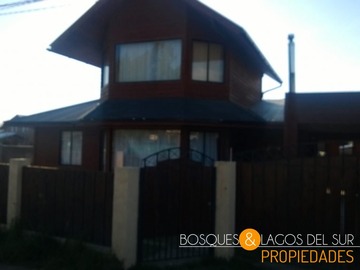 Casa en venta en casa en pucon, Pucón - 4 dormitorios, 2 baños
