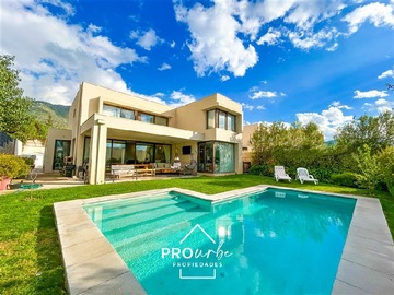Casa en arriendo mensual en Av Chamisero 17860, Colina - 5 dormitorios, 5 baños