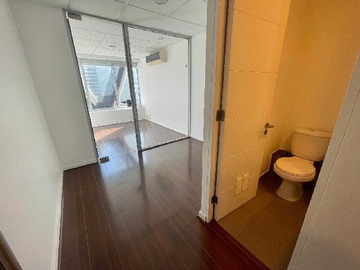 Oficina en arriendo mensual en Metro manquehue / 1 estacionamiento (162705), Las Condes - 1 dormitorio, 1 baño