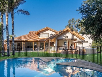 Casa en venta en Las Tórtolas, Viña del Mar - 6 dormitorios, 5 baños