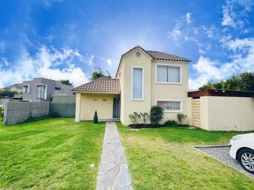 Casa en venta en Av. La laguna n°110, Colina - 4 dormitorios, 4 baños