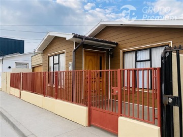 Casa en venta en Avenida salvador allende, Punta Arenas - 4 dormitorios, 1 baño