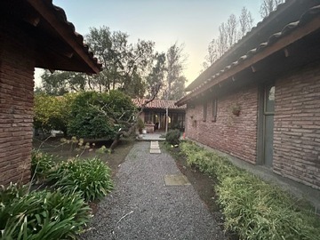 Casa en venta en Algarrobal, chicureo poniente, Colina - 5 dormitorios, 5 baños