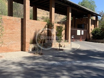 Parcela en venta en Av Chicureo con Calle Los Algarrobos, Colina