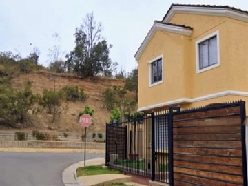 Casa en arriendo mensual en Villa Alemana, Villa Alemana - 3 dormitorios, 2 baños