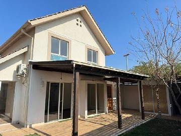 Casa en venta en Alto sacramento, Buin - 4 dormitorios, 3 baños