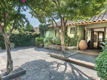 Casa en venta en Camino del Chin, Lo Barnechea - 6 dormitorios, 4 baños