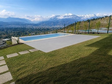 Casa en venta en Espectaculares vistas desde Cerro del medio / sin comision, Lo Barnechea - 5 dormitorios, 5 baños