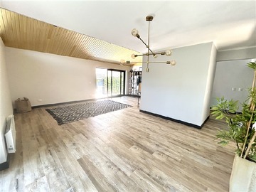 Casa en venta en Camino El Alba/ Padre Hurtado, Las Condes - 4 dormitorios, 3 baños
