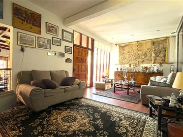 Casa en venta en A pasos de Los Dominicos, 6 dormitorios, 5 baños, en el mejor sector de Las Condes, seguridad y conectividad, Las Condes - 6 dormitorios, 5 baños