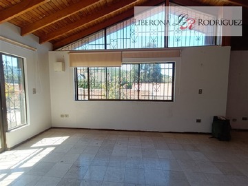 Casa en venta en Casa a pasos del centro de Quilpué, Quilpué - 4 dormitorios, 3 baños