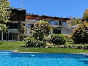 Casa en venta en Cerro Calán, Las Condes - 4 dormitorios, 4 baños