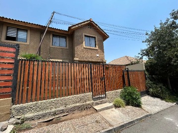 Casa en venta en En Peñalolén - 3 dormitorios, 3 baños