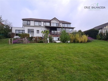 Casa en venta en Calle Santa Teresita, Puerto Varas - 4 dormitorios, 3 baños