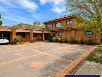 Casa en venta en Los Cristales, Curicó - 6 dormitorios, 6 baños