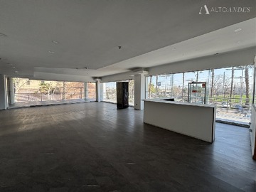 Local Comercial en arriendo mensual en Ciudad Emprtesarial, Huechuraba - 4 baños