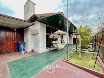 Casa en venta en Ángel Cruchaga, Macul - 4 dormitorios, 2 baños