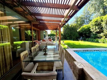 Casa en venta en Vende - en condominio, Las Condes - 5 dormitorios, 4 baños