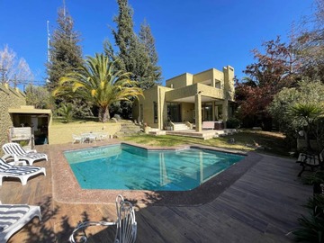 Casa en venta en San carlos de apoquindo, Las Condes - 4 dormitorios, 4 baños
