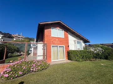 Casa en venta en Tradicional playa, Santo Domingo - 5 dormitorios, 4 baños