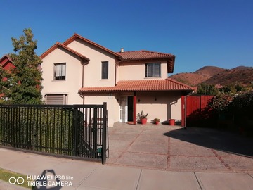 Casa en venta en Los Almendros, Pudahuel - 4 dormitorios, 3 baños