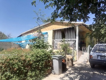 Casa en venta en Dos propiedades independientes gran terreno (132936), Lampa - 4 dormitorios, 3 baños