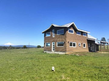 Terreno en venta en Venta de casa con vista al volcán (141682), Gorbea - 6 dormitorios, 3 baños