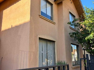 Casa en arriendo mensual en Oportunidad arriendo en Altos de la Arboleda (181312), Peñalolén - 4 dormitorios, 3 baños